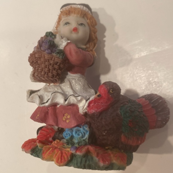 NWOT Set of 4 Heavy Resin Thanksgiving Figurines - Picture 6 of 7
